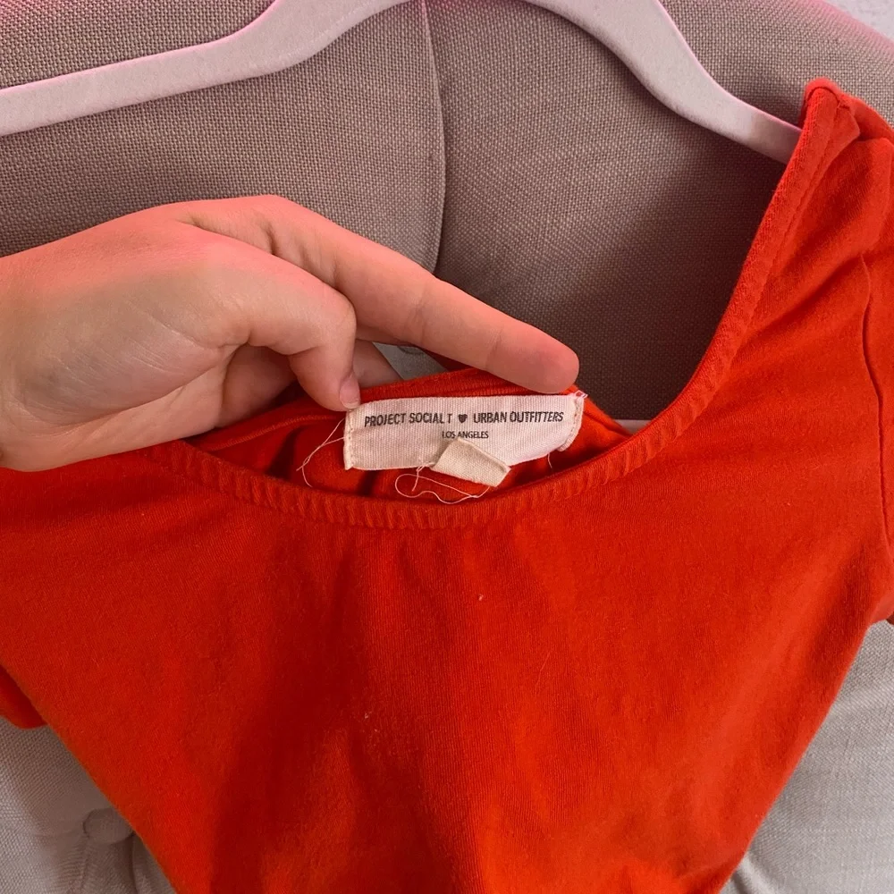 UO red tee crop - Picture 2 of 4